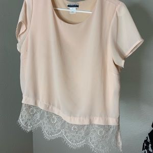Float blouse with lace detailing